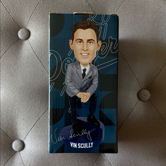 Dodgers Vin Scully Bobblehead - Picture 3 of 7